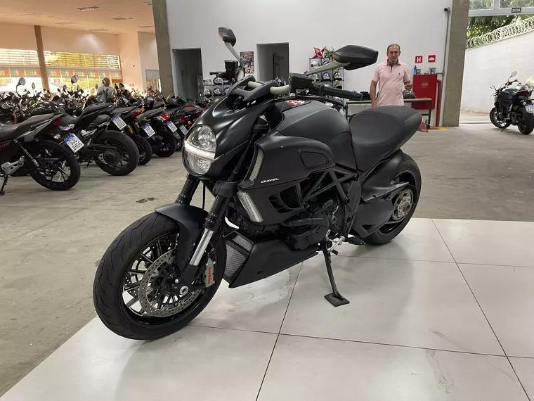 Ducati Diavel Preto 21