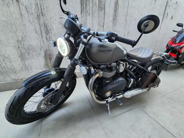 Triumph Bobber Cinza 1