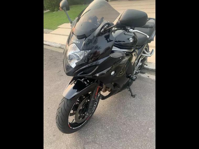 Suzuki GSX Preto 7