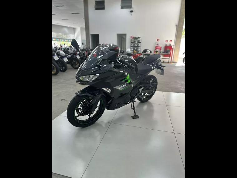 Kawasaki Ninja Preto 4