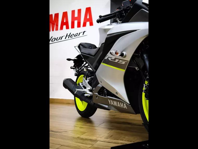 Yamaha YZF R15 Cinza 6