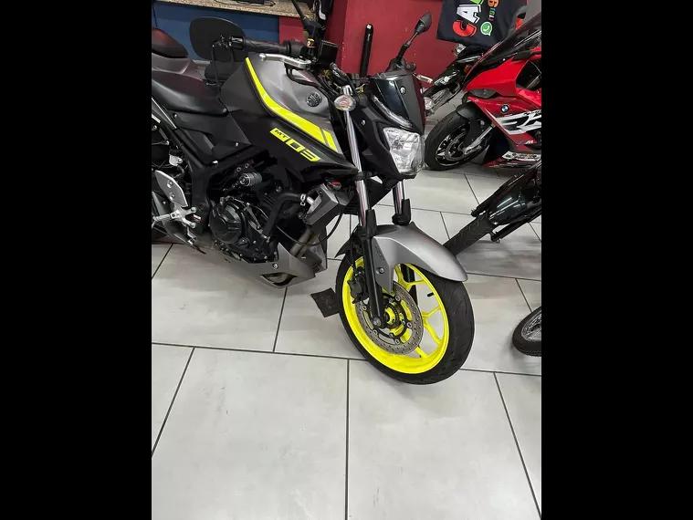 Yamaha MT-03 Cinza 26