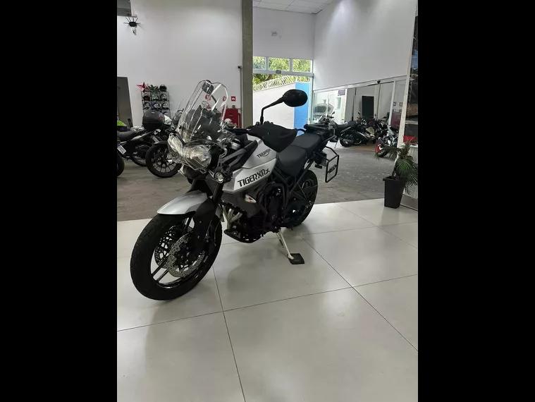 Triumph Tiger 800 Prata 10