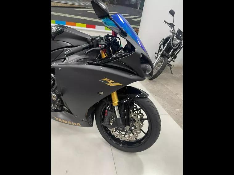 Yamaha YZF R1 Preto 18