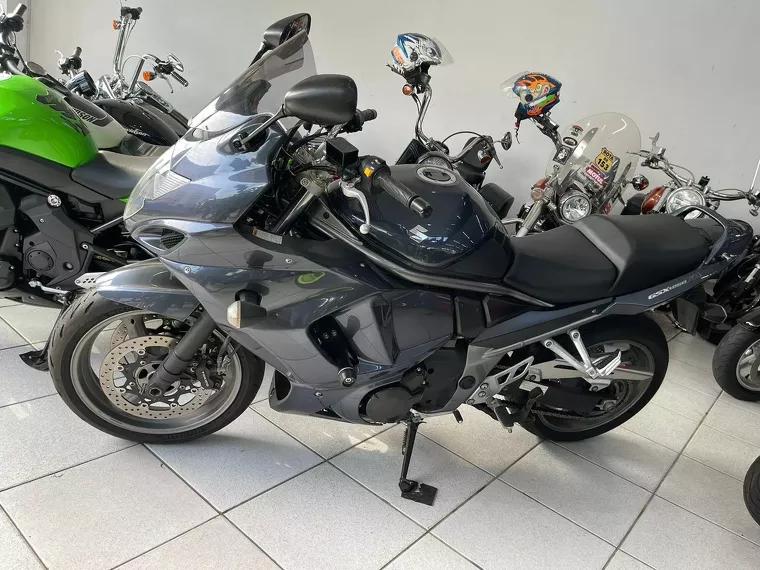 Suzuki GSX Cinza 21