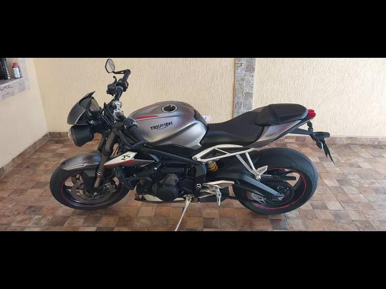 Triumph Street Triple Prata 6