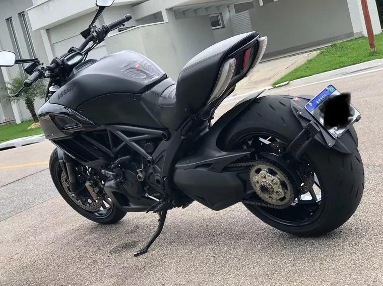 Ducati Diavel Preto 3