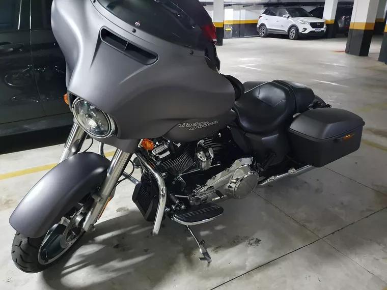 Harley-Davidson Street Glide Cinza 4