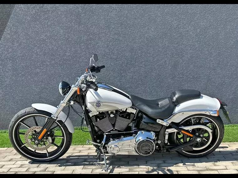 Harley-Davidson Breakout Branco 6