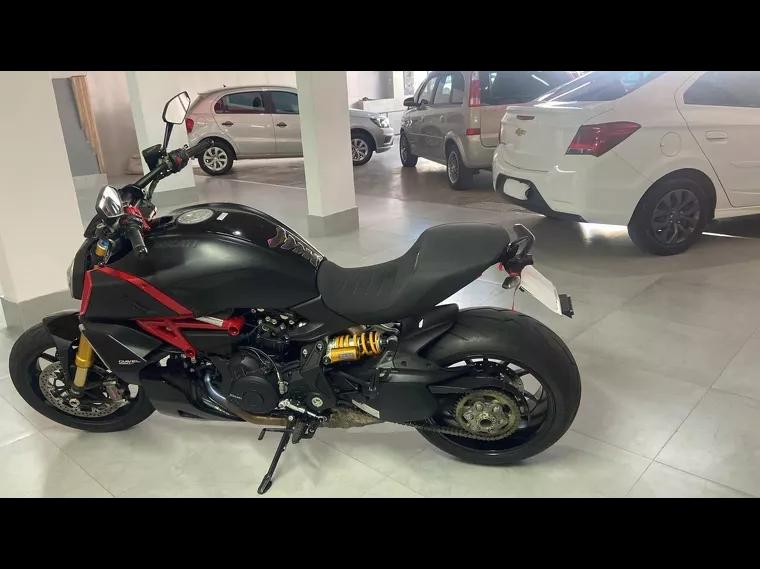 Ducati Diavel Preto 4