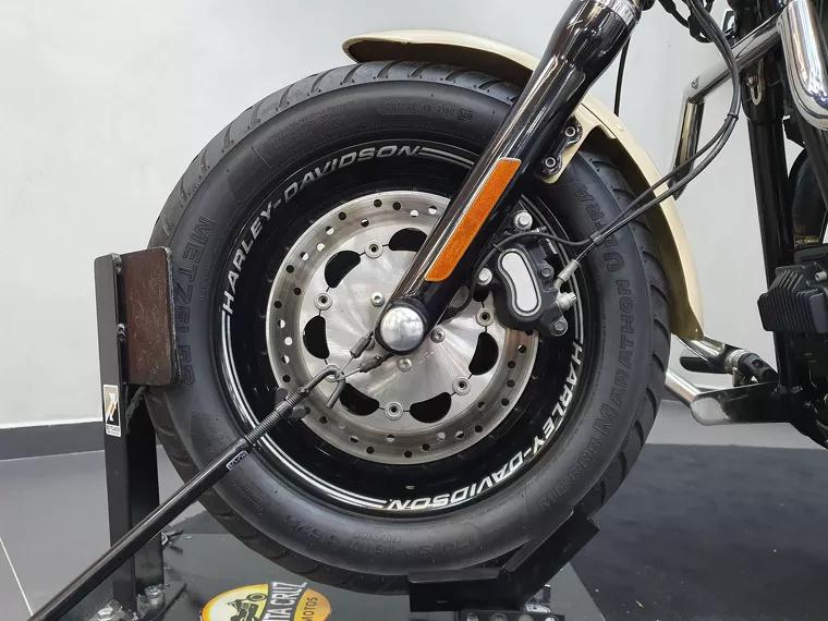 Harley-Davidson Fat Bob Bege 12