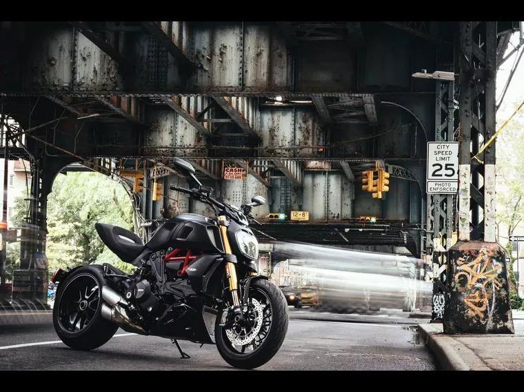 Ducati Diavel Preto 11