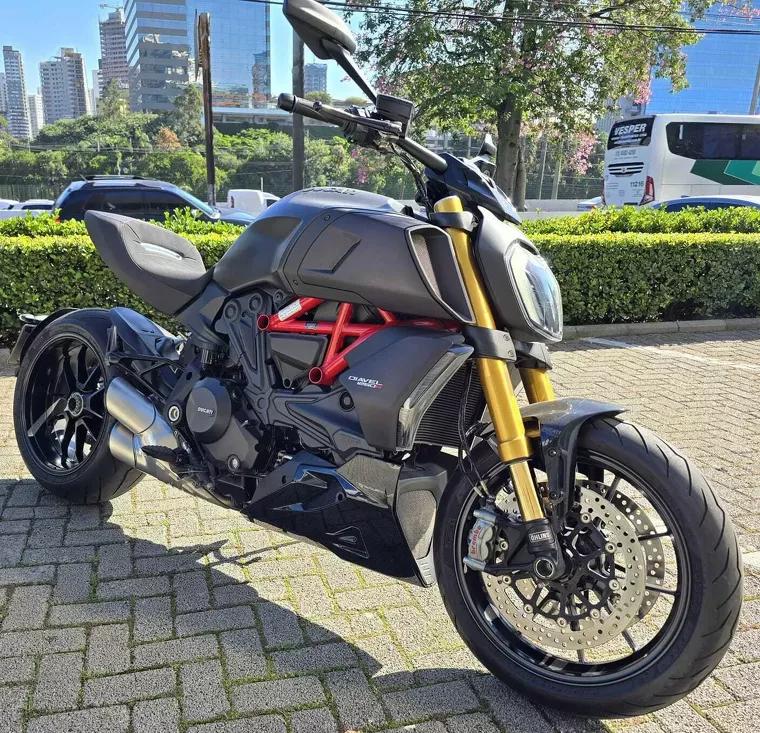 Ducati Diavel Preto 4