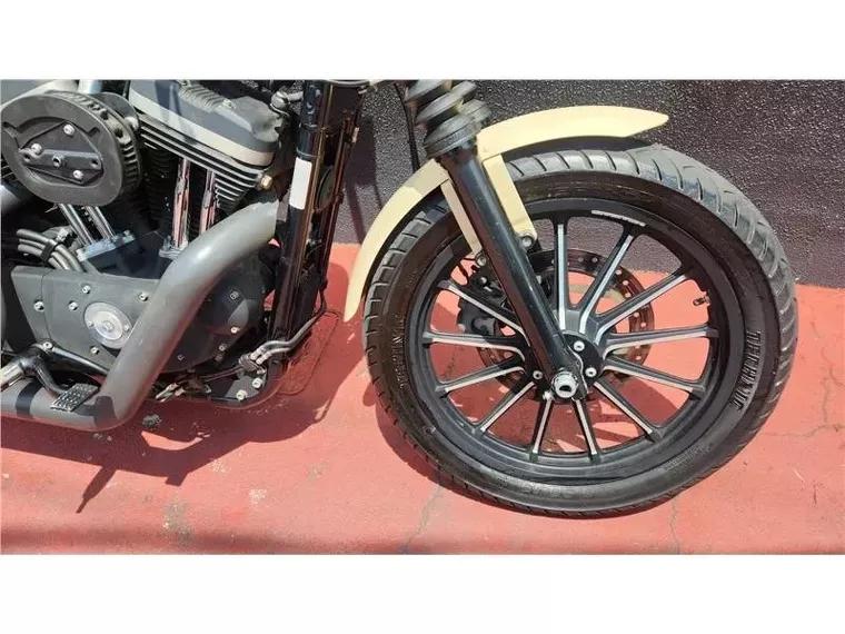 Harley-Davidson Sportster 883 Bege 18