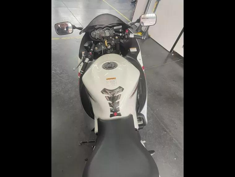 Suzuki GSX Branco 4