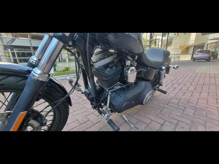 Harley-Davidson Street Bob Preto 4