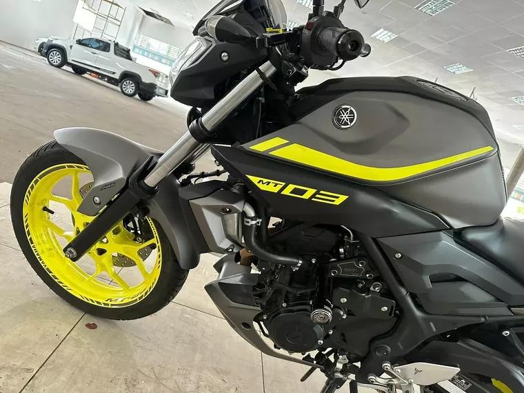 Yamaha MT-03 Cinza 12