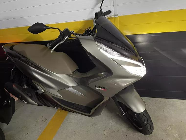 Honda PCX Dourado 1