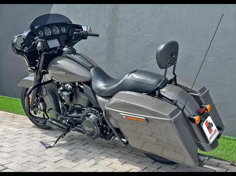 Harley-Davidson Street Glide Cinza 3