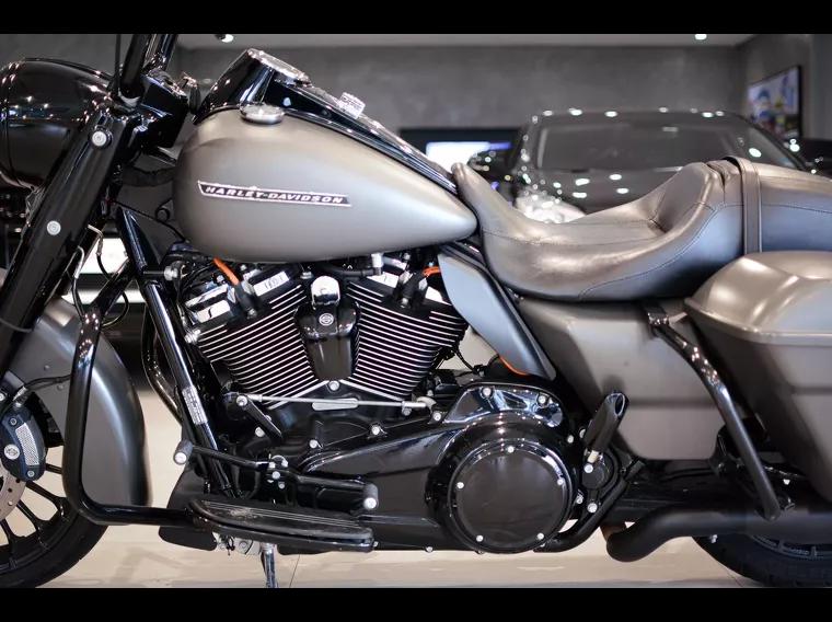 Harley-Davidson Road King Cinza 4