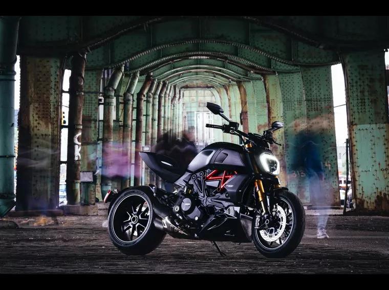 Ducati Diavel Preto 14