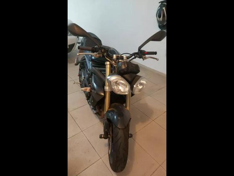 Triumph Street Triple Preto 3