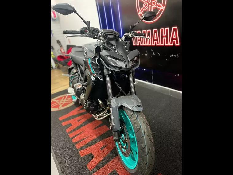 Yamaha MT-09 Azul 18