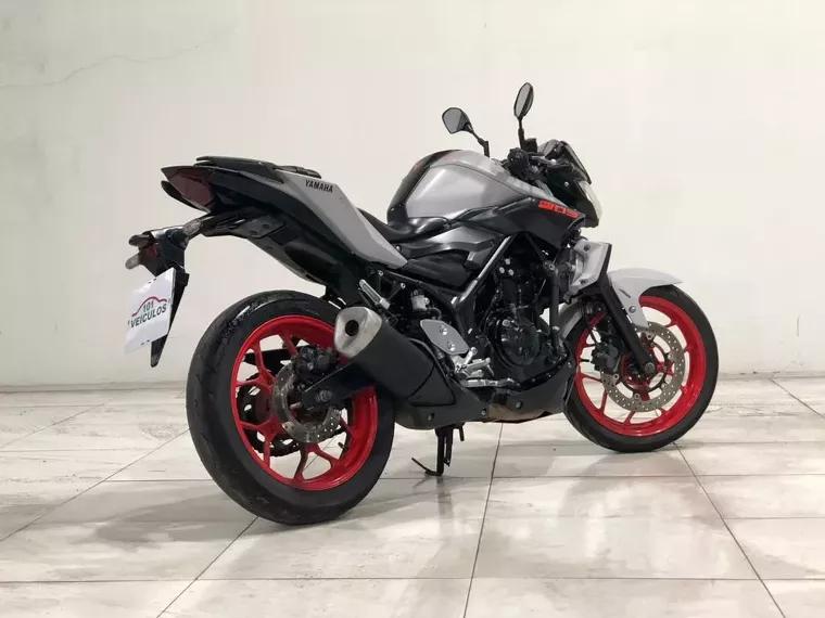 Yamaha MT-03 Cinza 3