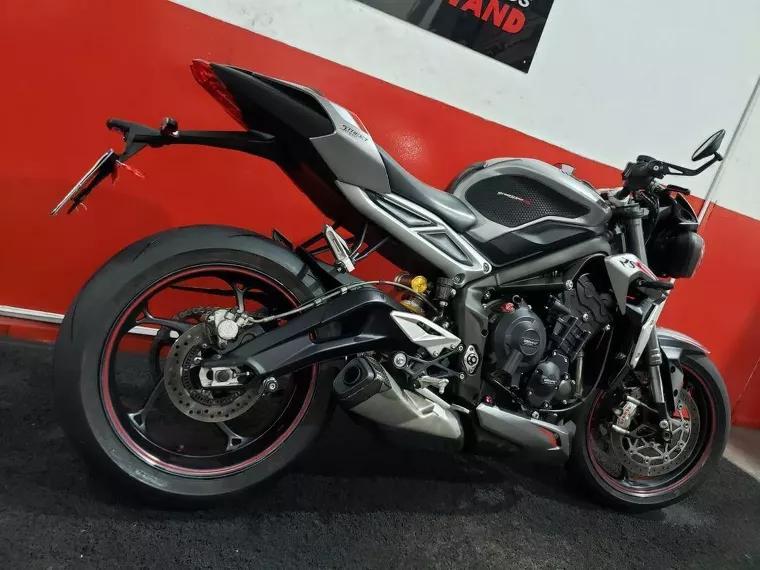 Triumph Street Triple Prata 3