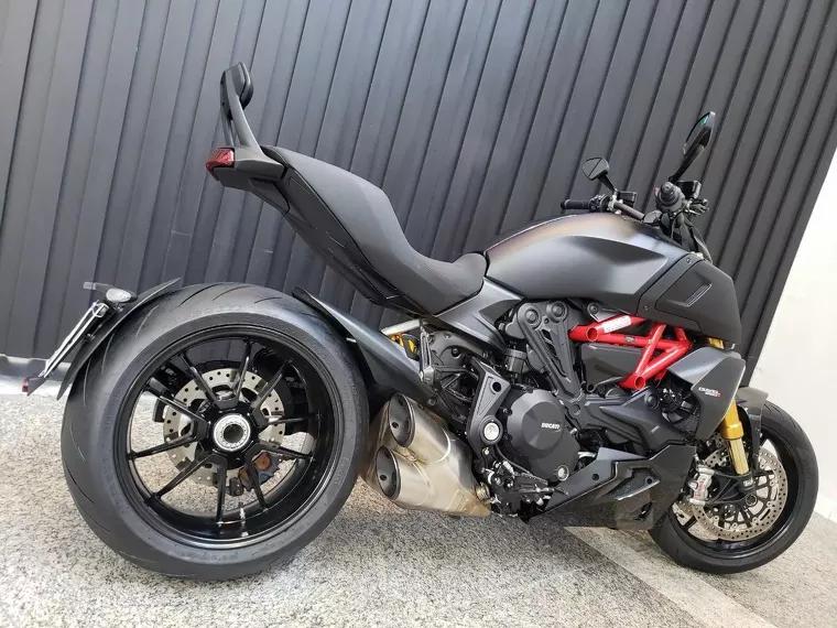 Ducati Diavel Preto 4