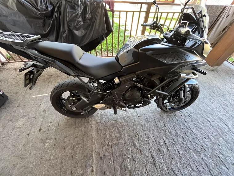 Kawasaki Versys Preto 2