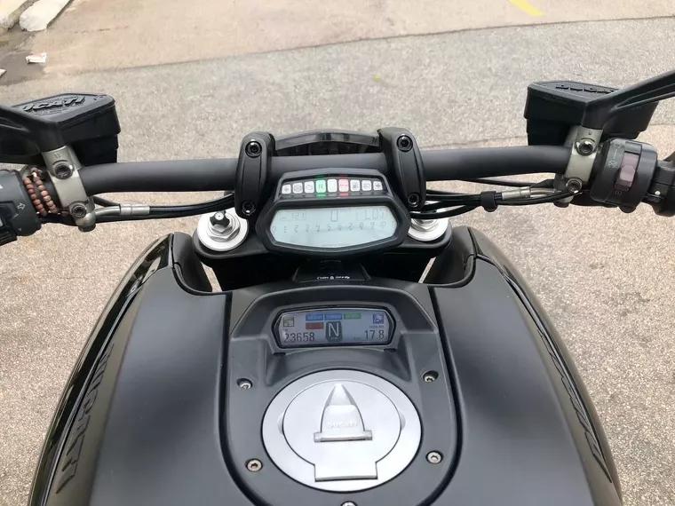 Ducati Diavel Preto 7