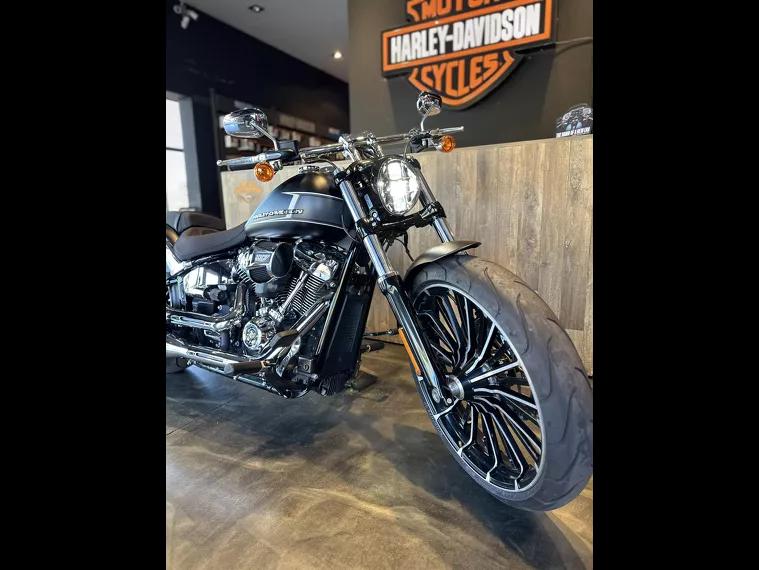 Harley-Davidson Breakout Preto 2