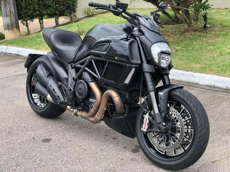 Ducati Diavel Preto 1