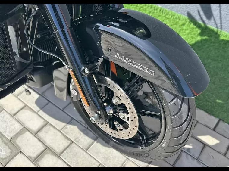 Harley-Davidson Road Glide Preto 13