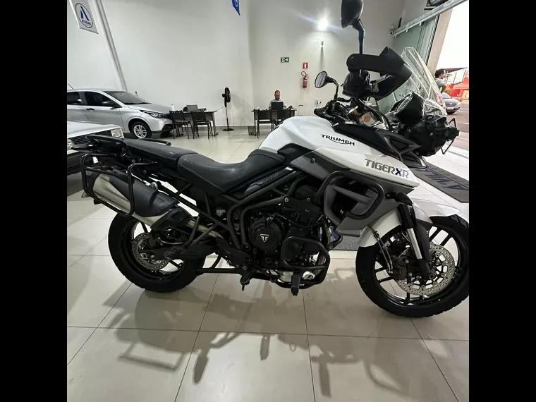 Triumph Tiger 800 Branco 12