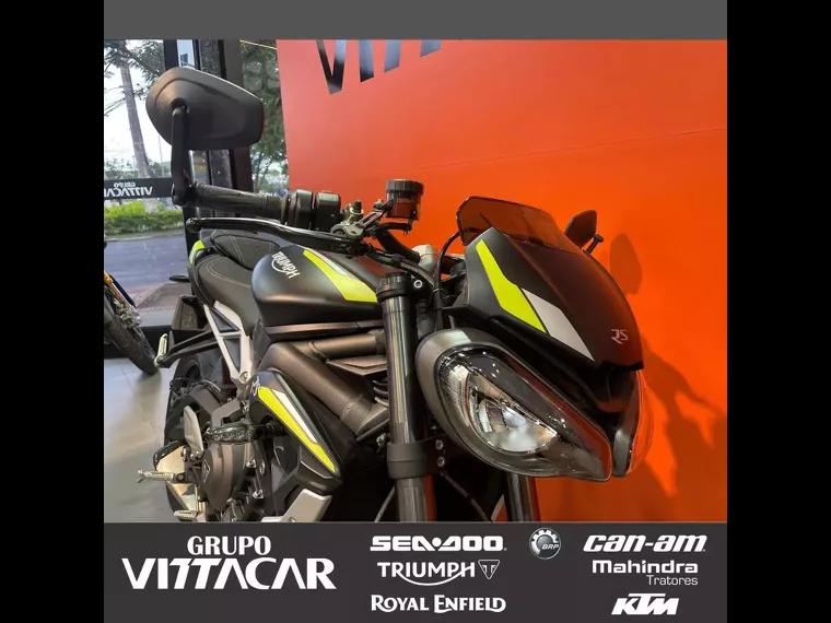 Triumph Street Triple Preto 4