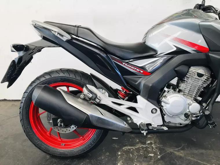 Honda CB Twister Cinza 3