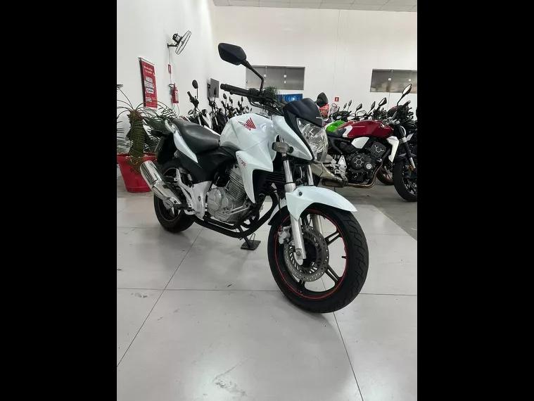 Honda CB 300 Branco 12