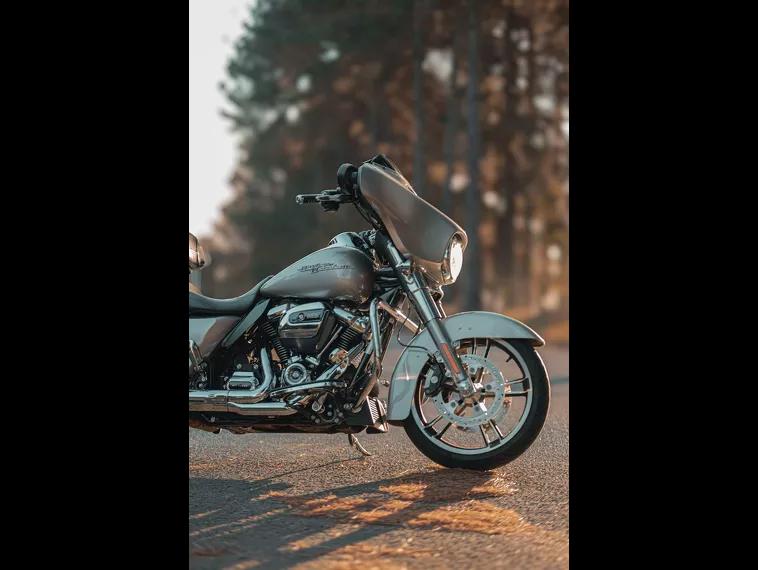 Harley-Davidson Street Glide Cinza 3