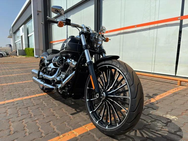 Harley-Davidson Breakout Preto 2