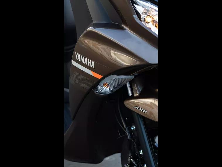 Yamaha Fluo Preto 15