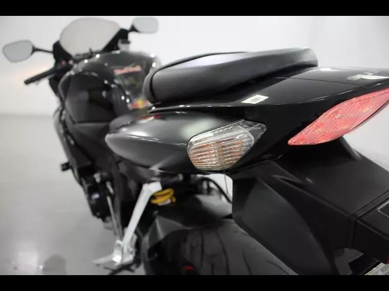 Suzuki GSX Preto 7