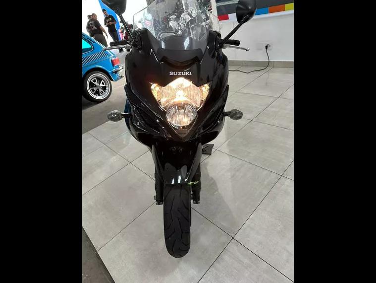 Suzuki GSX Preto 18