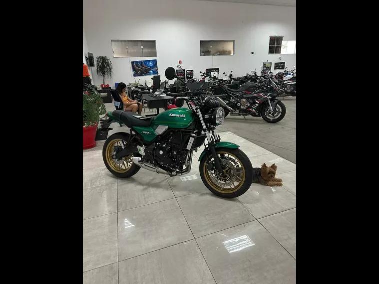 Kawasaki Z 650 Verde 12