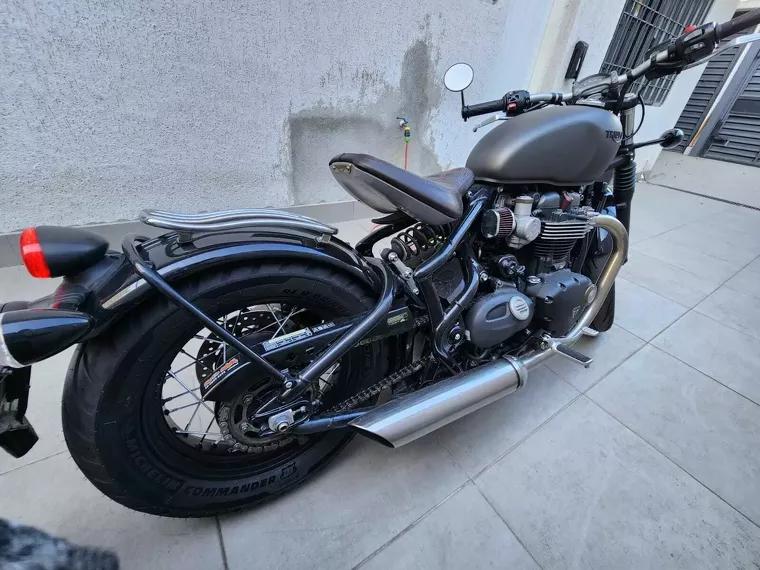 Triumph Bobber Cinza 8