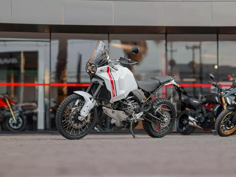 Ducati Desert X Branco 2