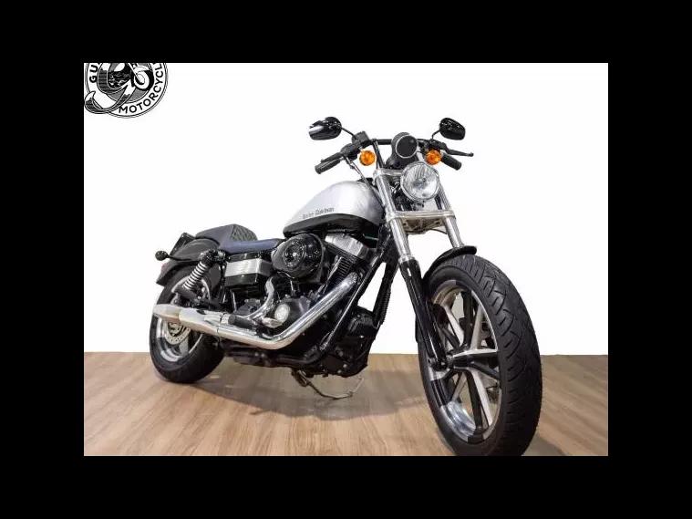 Harley-Davidson Dyna Prata 4