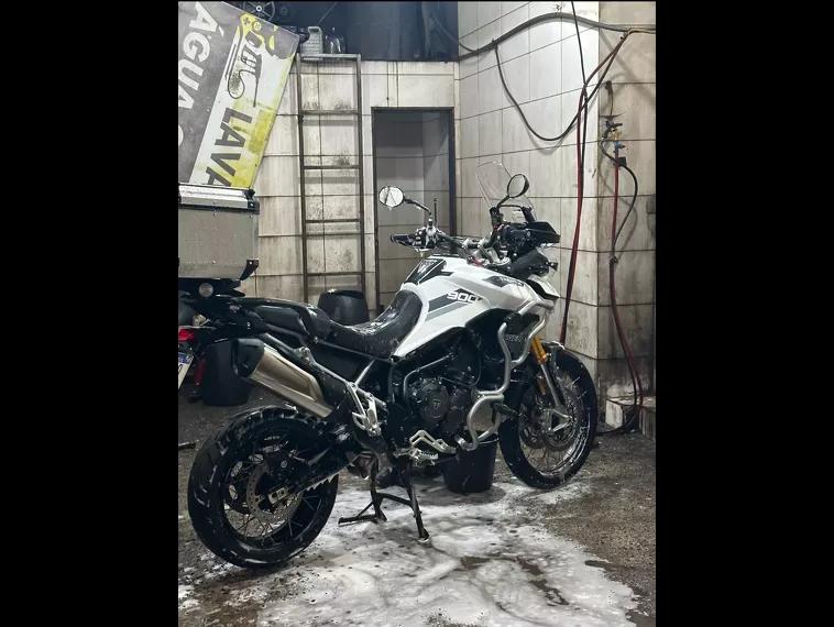 Triumph Tiger 900 Branco 2