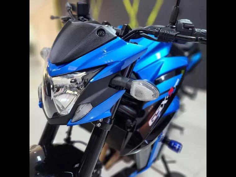 Suzuki GSX-S Azul 11